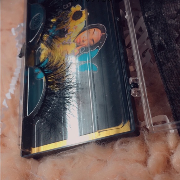 Lashes🦋🌻 Shop Beauty Tingz - Picture 4 of 5